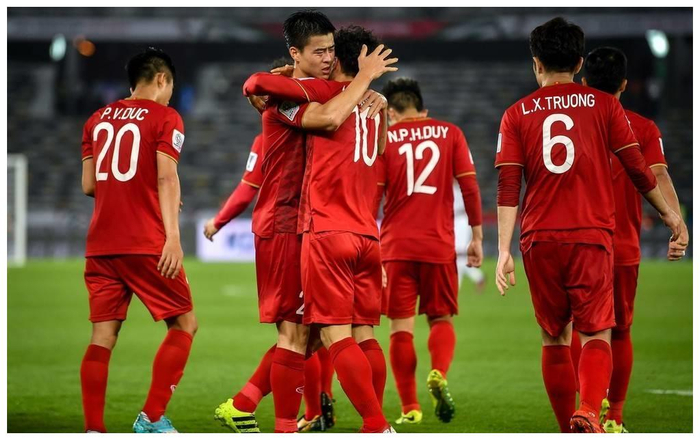 关于世预赛今晚再迎强敌；罗马更衣室发声；主帅态度：悬念犹存；控场能力成焦点的信息